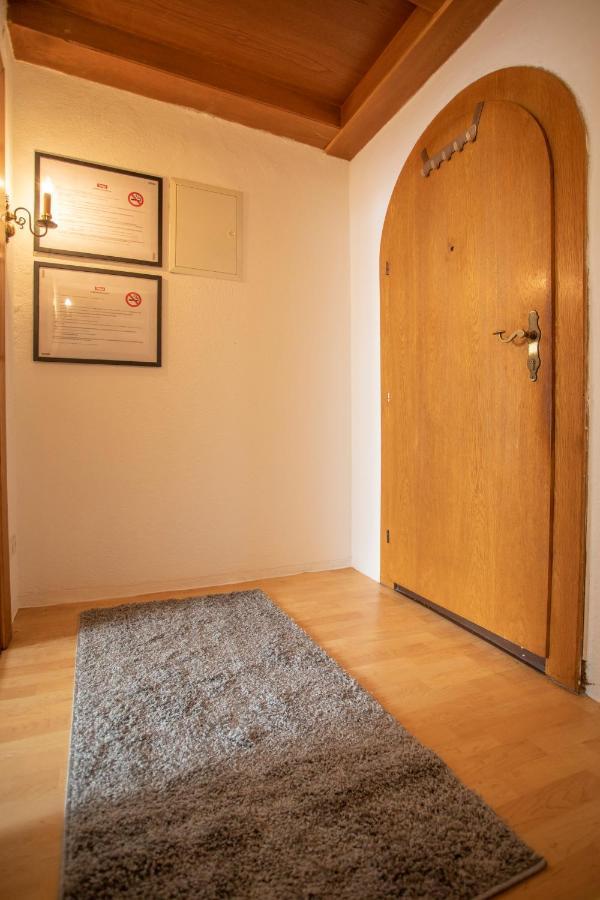 Traditional Old Town Apartment Hall in Tirol Eksteriør bilde