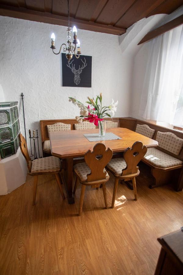 Traditional Old Town Apartment Hall in Tirol Eksteriør bilde