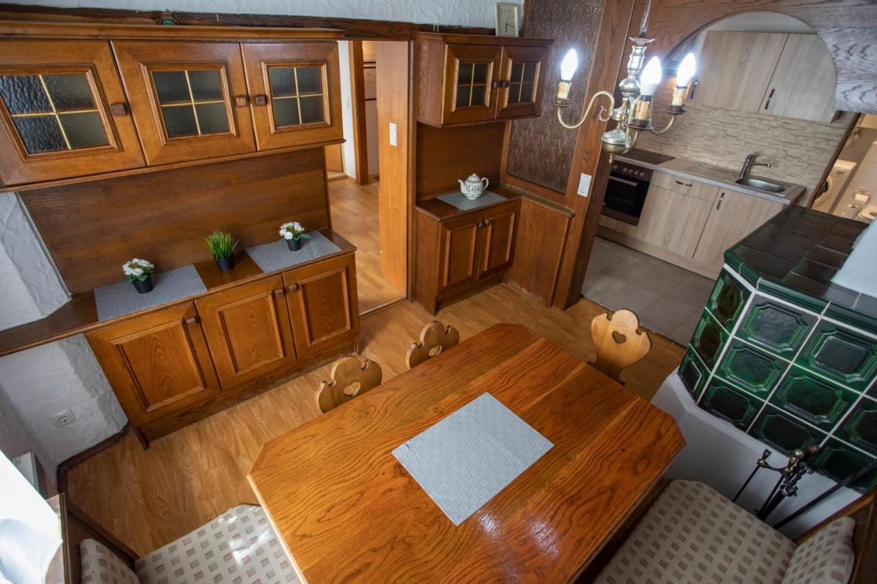 Traditional Old Town Apartment Hall in Tirol Eksteriør bilde