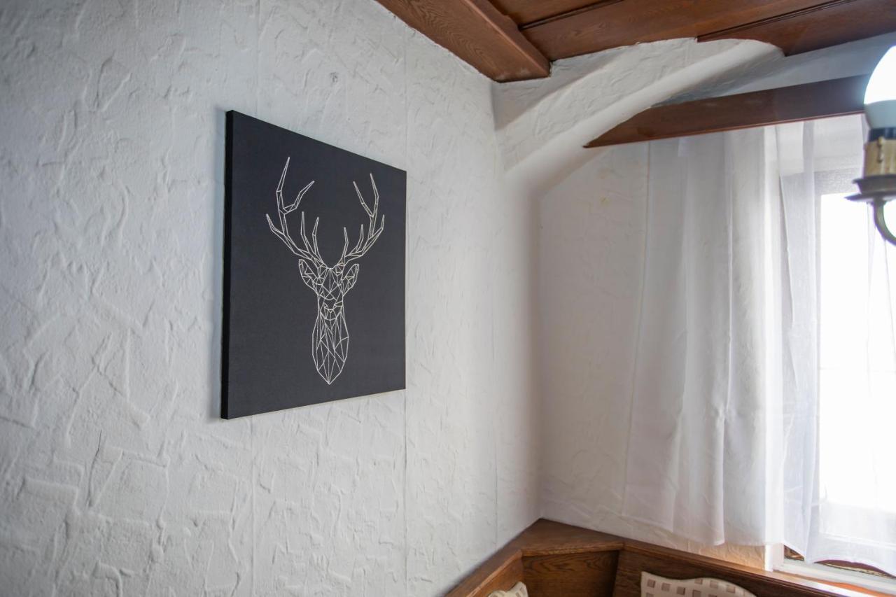 Traditional Old Town Apartment Hall in Tirol Eksteriør bilde
