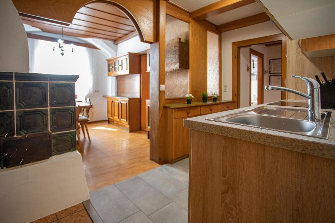 Traditional Old Town Apartment Hall in Tirol Eksteriør bilde