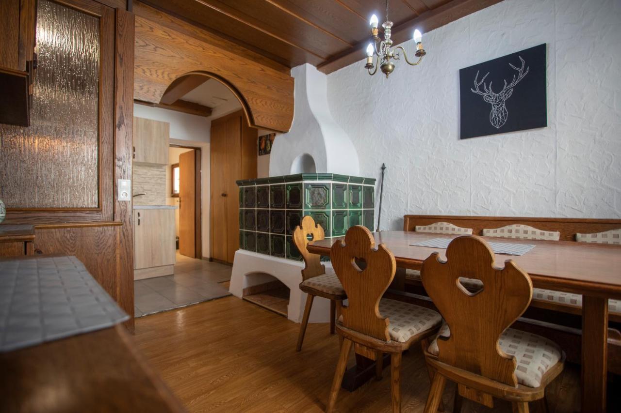 Traditional Old Town Apartment Hall in Tirol Eksteriør bilde