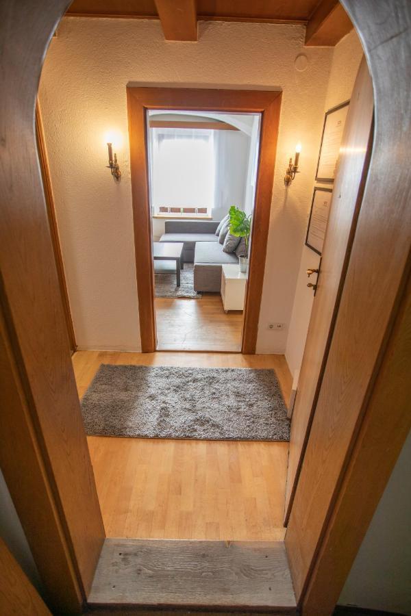 Traditional Old Town Apartment Hall in Tirol Eksteriør bilde